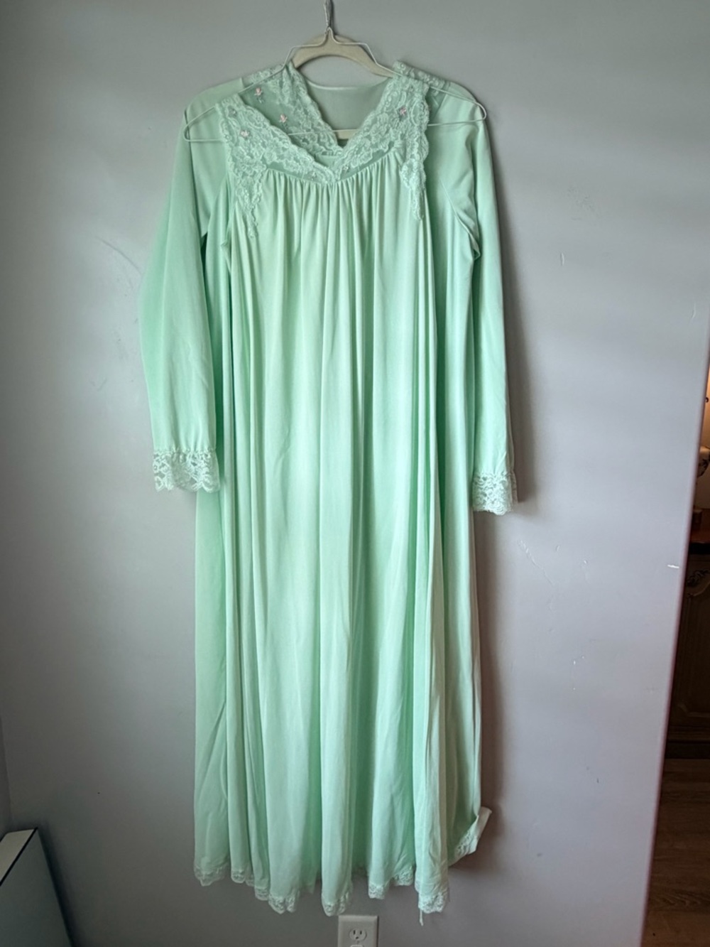 Light Mint Lace-Trim Long Nightgown & Robe Set era 1960’s SP